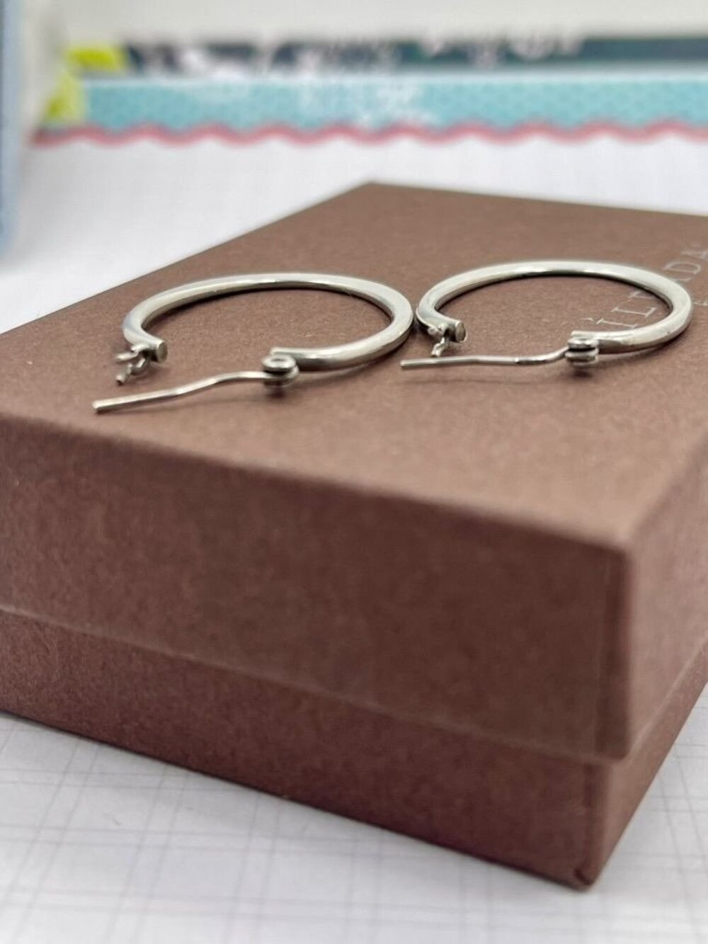 Retired Silpada P1099 Sterling Silver Oval Hoop Earrings 925 USA - Picture 3 of 6